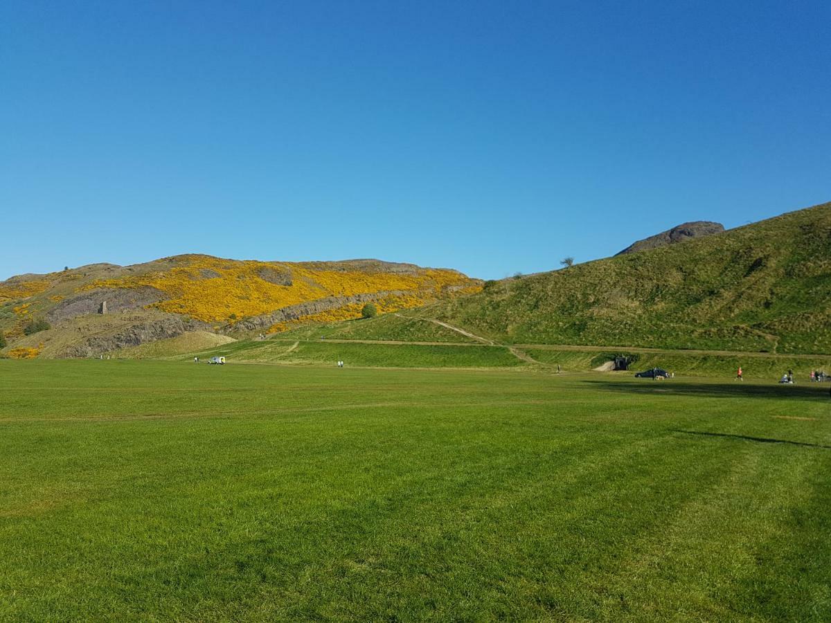 אדינבורו Beautiful Holyrood Park Apartment מראה חיצוני תמונה