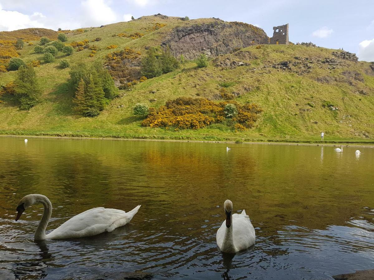 אדינבורו Beautiful Holyrood Park Apartment מראה חיצוני תמונה