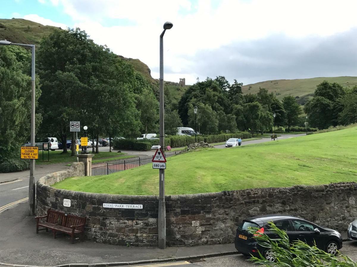 אדינבורו Beautiful Holyrood Park Apartment מראה חיצוני תמונה